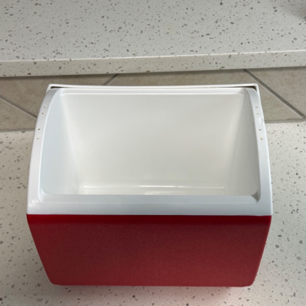 NWT Apple Employee Only Red Igloo Cooler - Picture 6 of 6